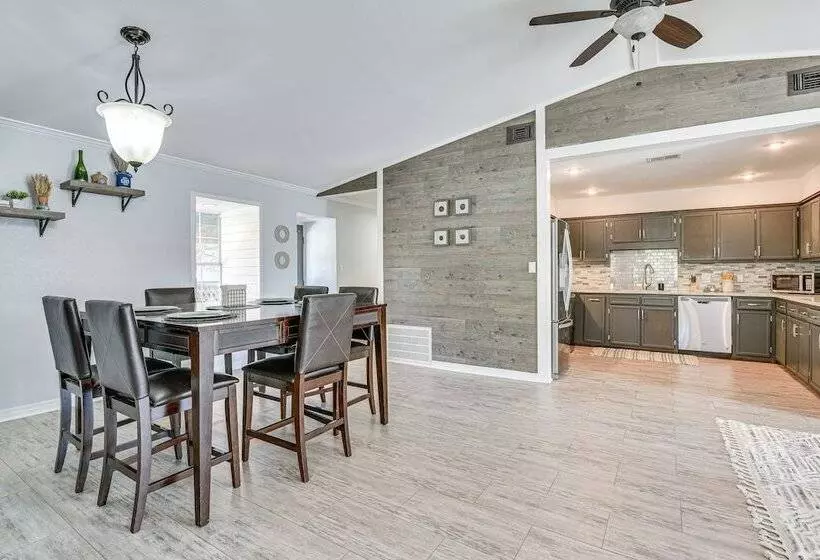 Family Friendly Duplex 6 Mi To Fort Walton Beach!