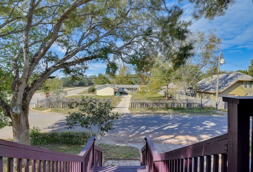 Family Friendly Duplex 6 Mi To Fort Walton Beach!