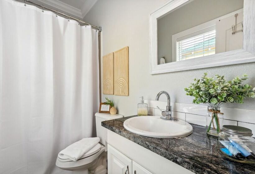 Family Friendly Pensacola Home < 1 Mi To Beach!