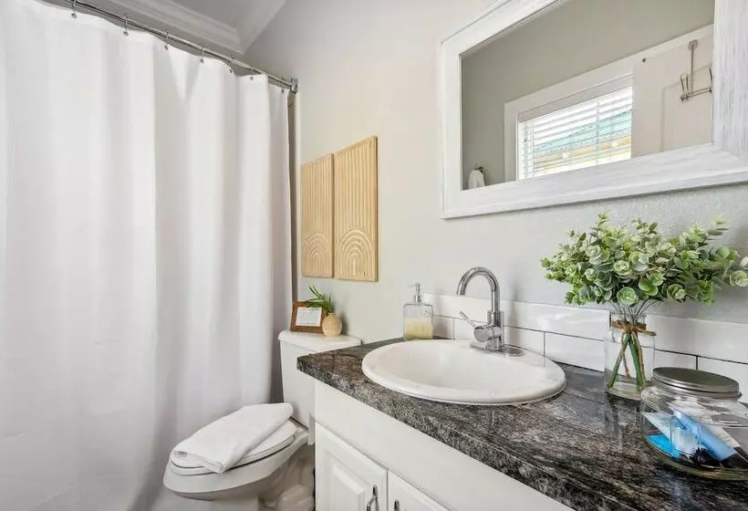 Family Friendly Pensacola Home < 1 Mi To Beach!