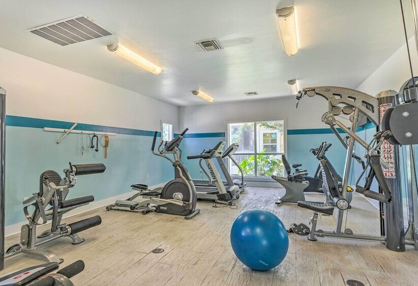 Family Friendly Pensacola Home < 1 Mi To Beach!