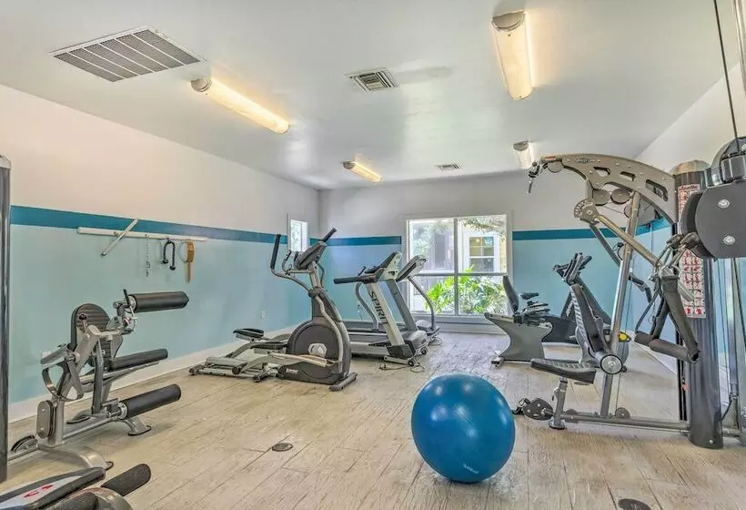 Family Friendly Pensacola Home < 1 Mi To Beach!