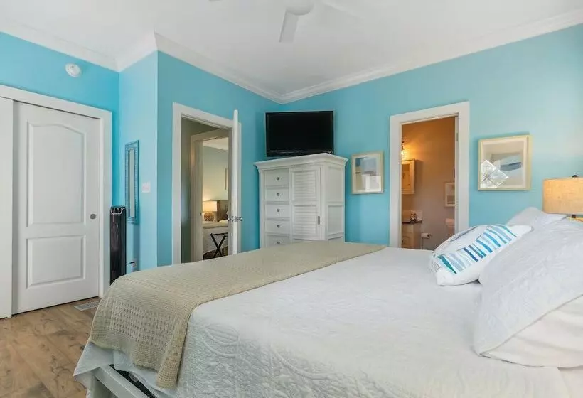 Family Friendly Pensacola Home < 1 Mi To Beach!