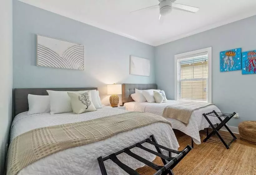 Family Friendly Pensacola Home < 1 Mi To Beach!