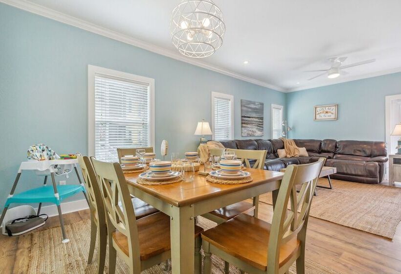 Family Friendly Pensacola Home < 1 Mi To Beach!