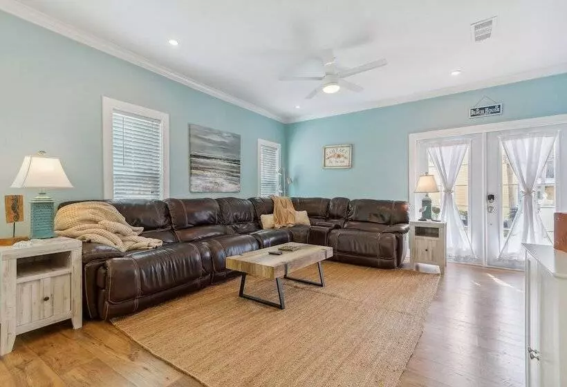 Family Friendly Pensacola Home < 1 Mi To Beach!