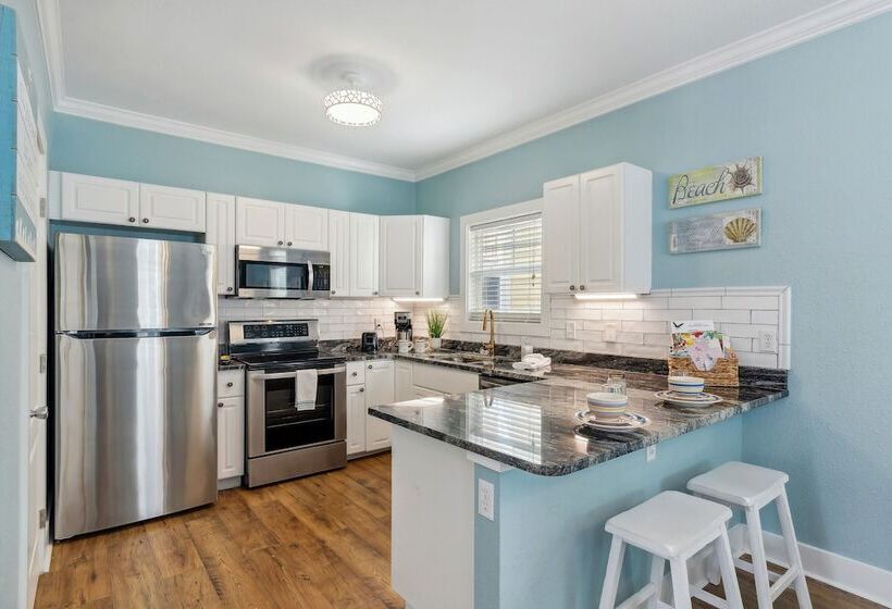 Family Friendly Pensacola Home < 1 Mi To Beach!