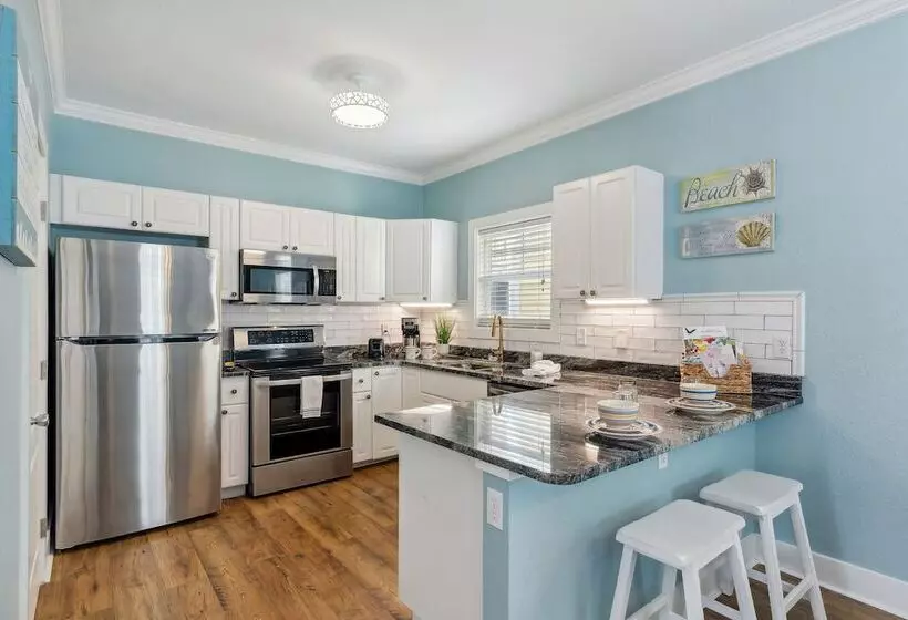 Family Friendly Pensacola Home < 1 Mi To Beach!