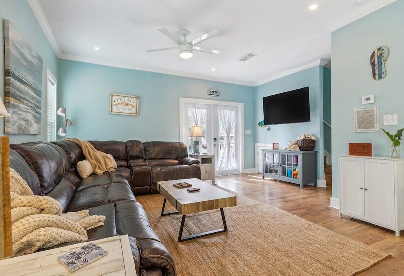 Family Friendly Pensacola Home < 1 Mi To Beach!