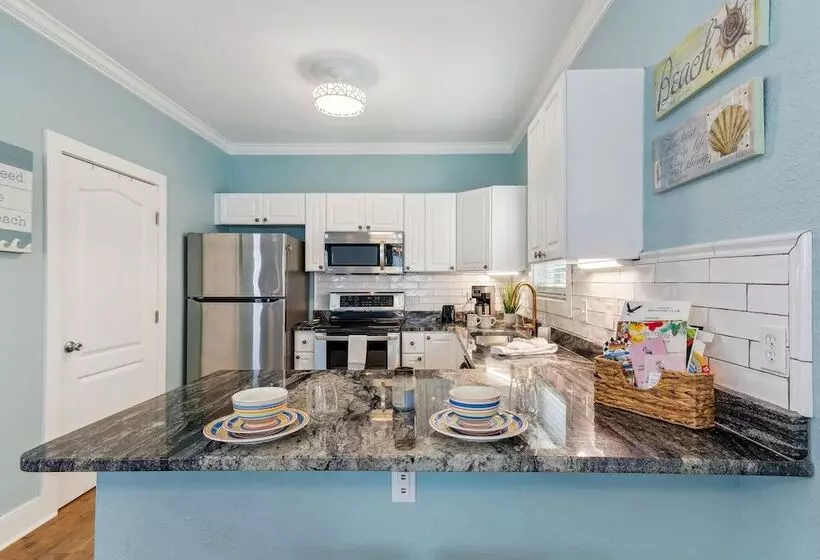Family Friendly Pensacola Home < 1 Mi To Beach!