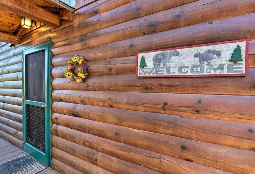 High Country Cabin W/ Fire Pit & Hot Tub!