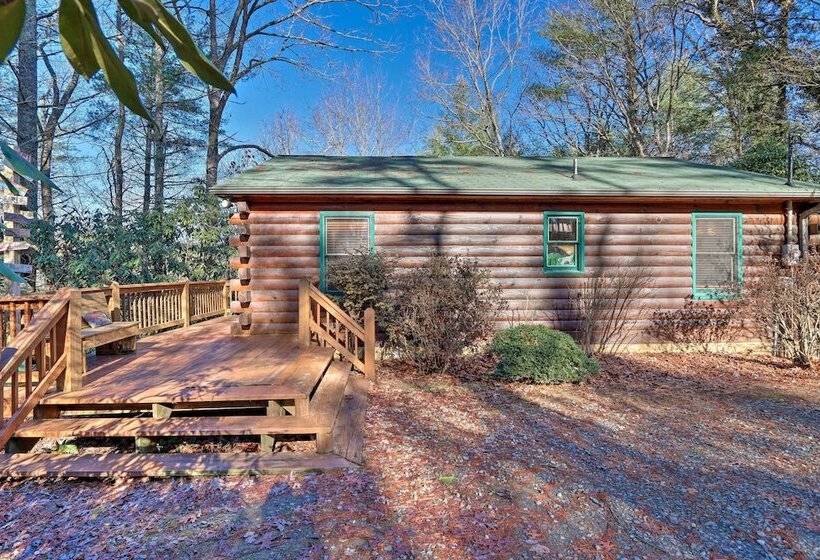 High Country Cabin W/ Fire Pit & Hot Tub!