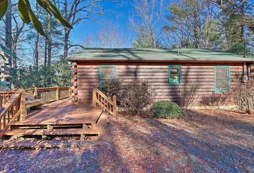 High Country Cabin W/ Fire Pit & Hot Tub!