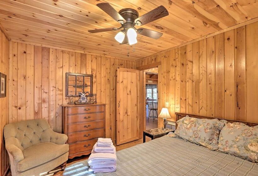 High Country Cabin W/ Fire Pit & Hot Tub!