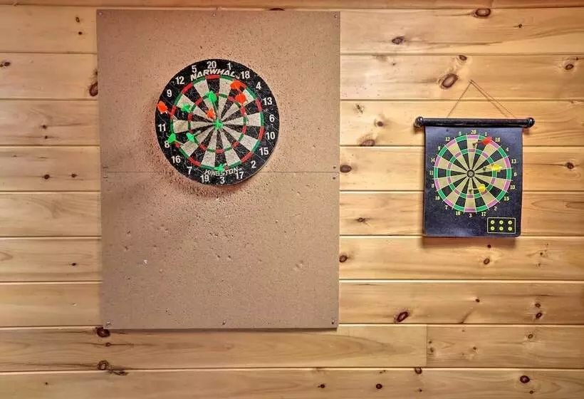 High Country Cabin W/ Fire Pit & Hot Tub!