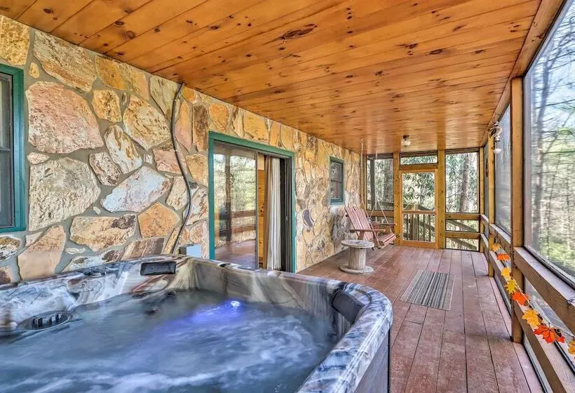 High Country Cabin W/ Fire Pit & Hot Tub!