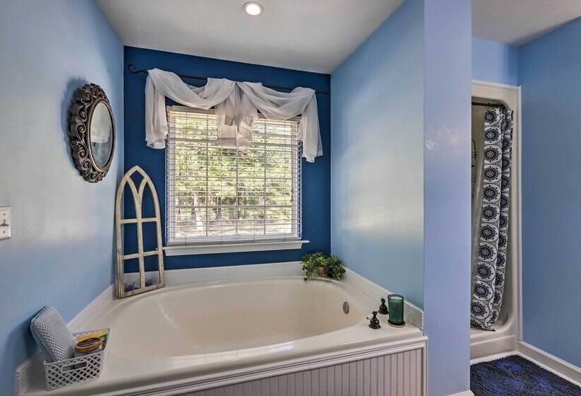 Idyllic Hawkinsville Retreat: Large Fire Pit!