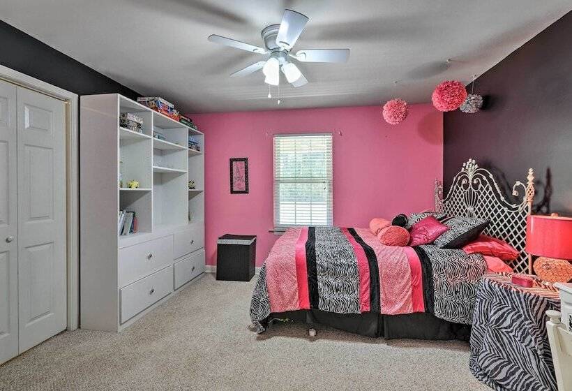 Idyllic Hawkinsville Retreat: Large Fire Pit!