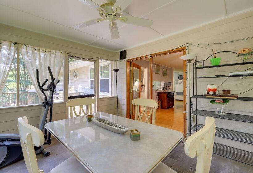 Jonesboro Home W/ Screened In Porch & Fire Pit!