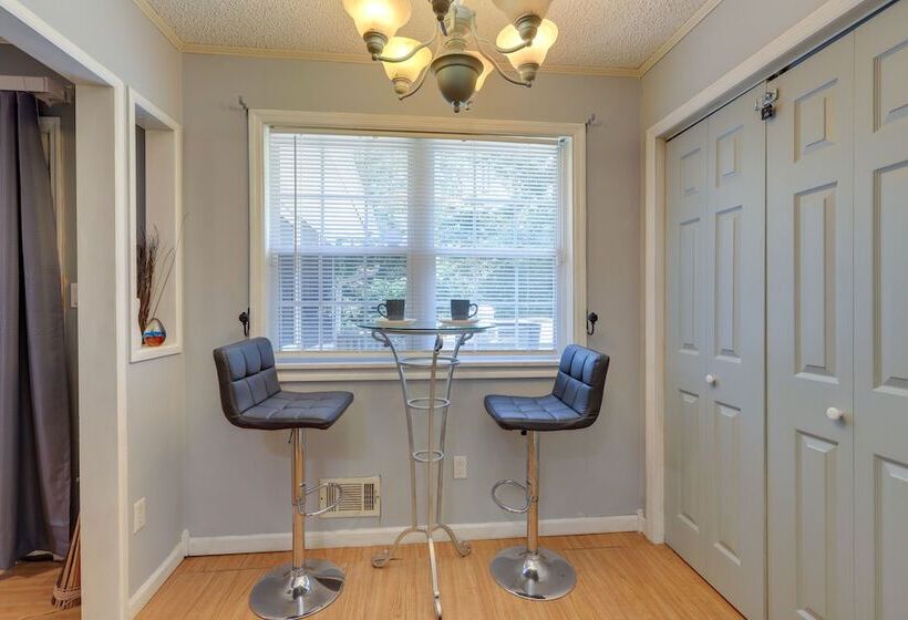 Jonesboro Home W/ Screened In Porch & Fire Pit!