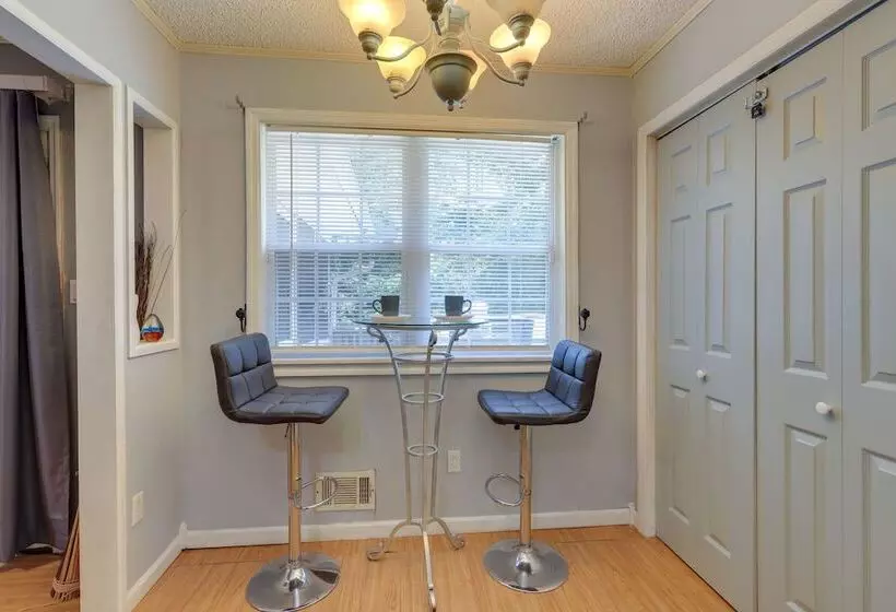 Jonesboro Home W/ Screened In Porch & Fire Pit!