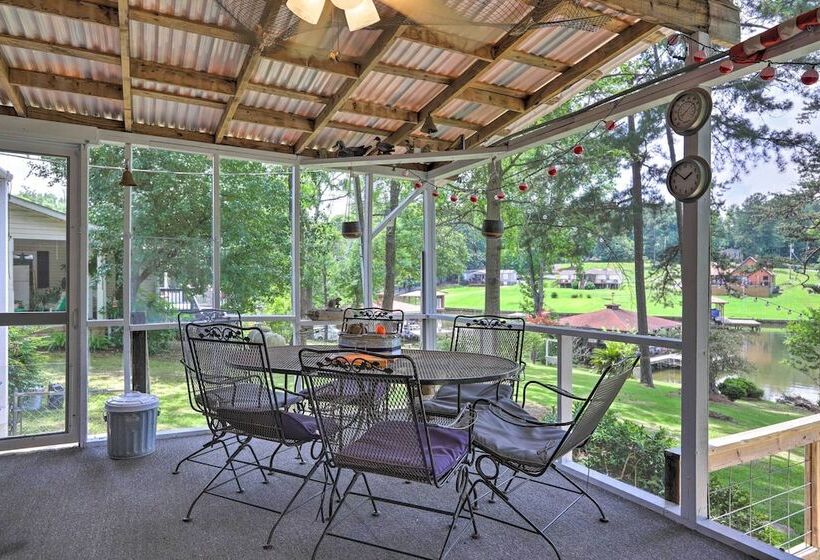 Lake Sinclair House W/ Lake Access & Kayaks!