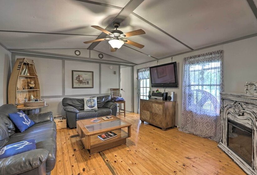 Lake Sinclair House W/ Lake Access & Kayaks!