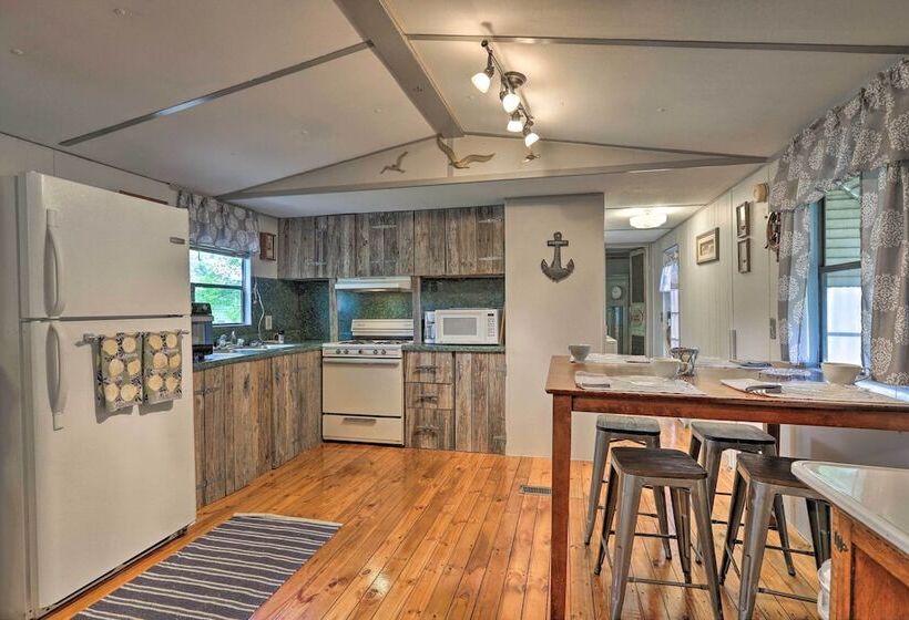 Lake Sinclair House W/ Lake Access & Kayaks!