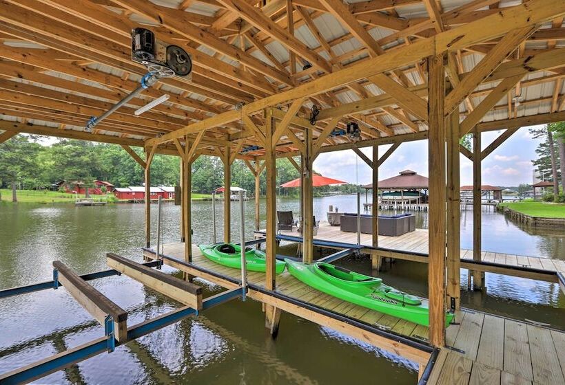 Lake Sinclair House W/ Lake Access & Kayaks!