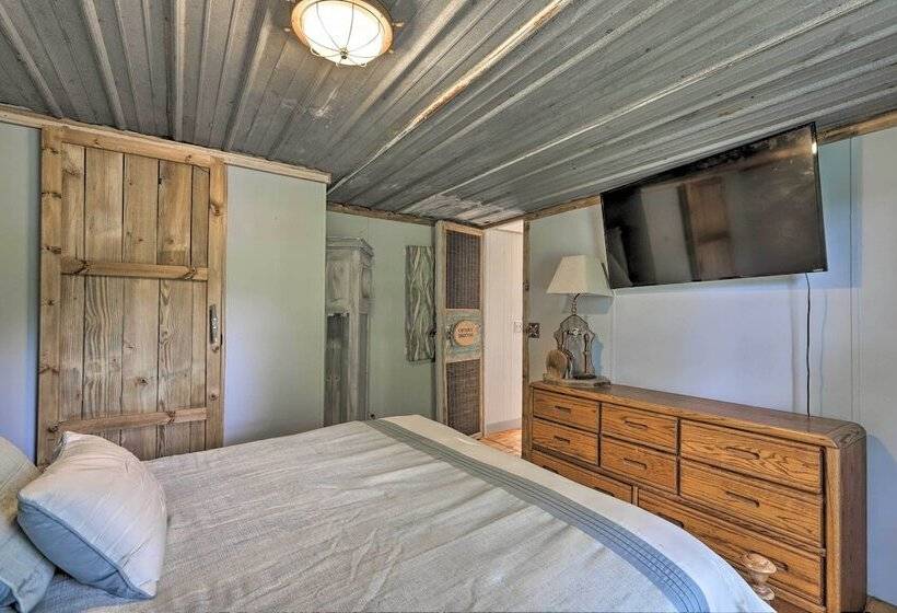 Lake Sinclair House W/ Lake Access & Kayaks!