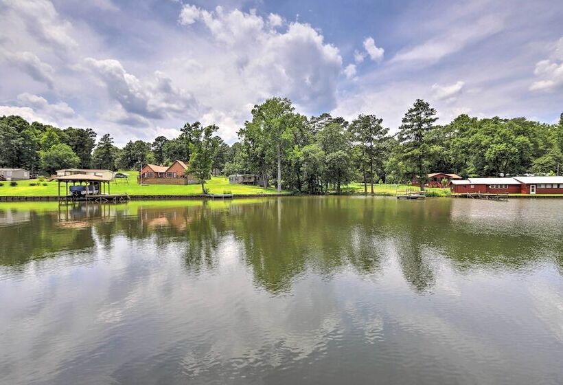 Lake Sinclair House W/ Lake Access & Kayaks!