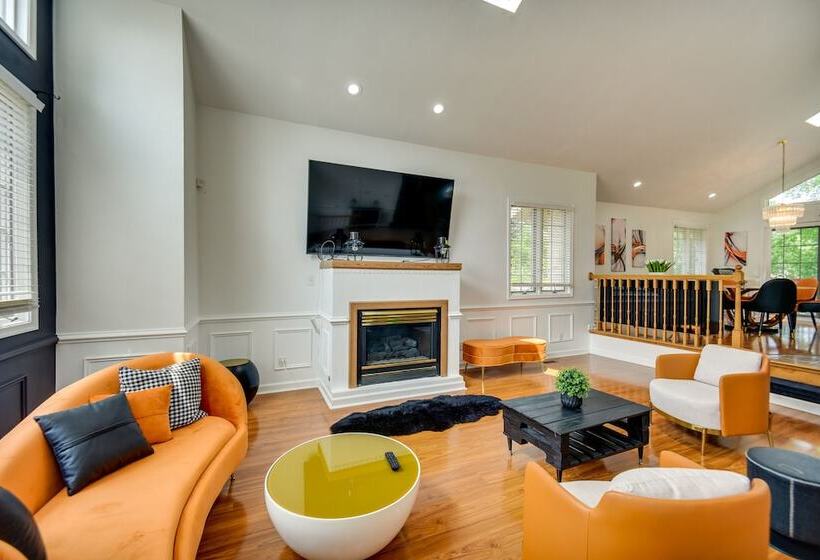 Lakefront Chesapeake Retreat W/ Hot Tub!