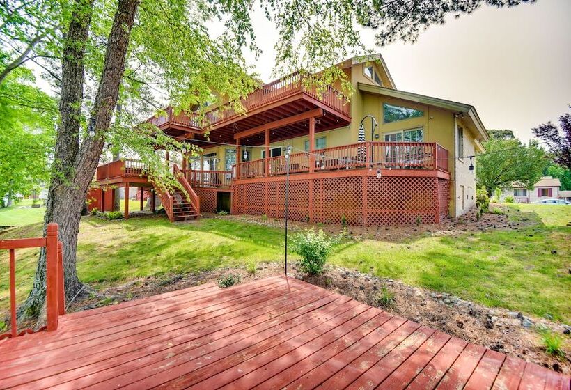Lakefront Chesapeake Retreat W/ Hot Tub!