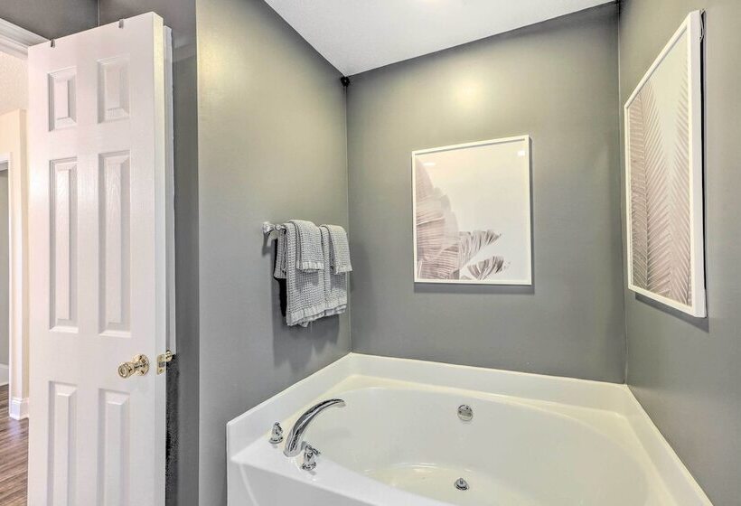 Lakefront Home W/ Entertainment Space & Dock!