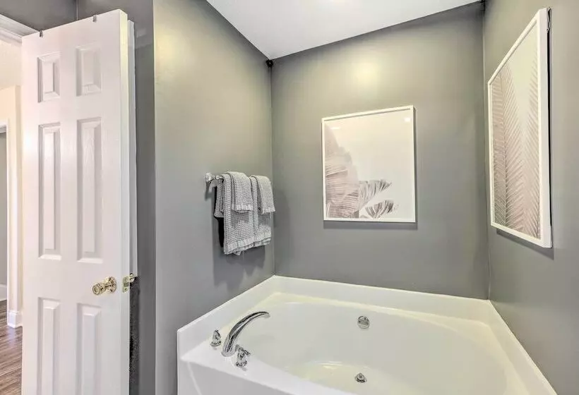 Lakefront Home W/ Entertainment Space & Dock!