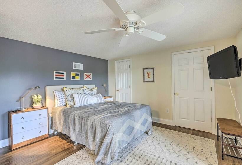 Lakefront Home W/ Entertainment Space & Dock!