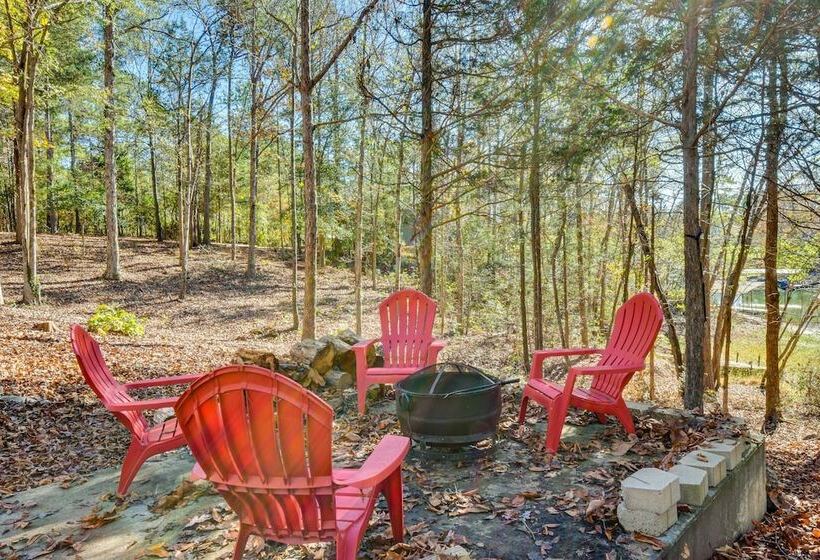 Lovely Lake Hartwell Retreat With Dock & Grill!