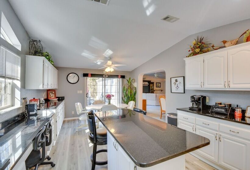 Lovely Lake Hartwell Retreat With Dock & Grill!