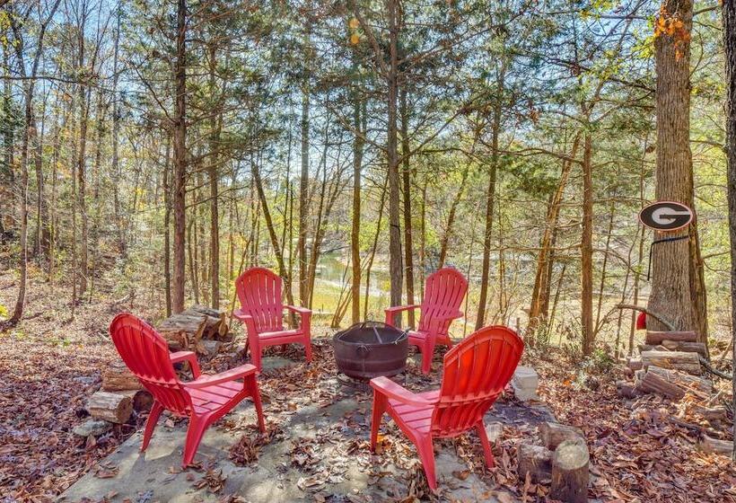 Lovely Lake Hartwell Retreat With Dock & Grill!