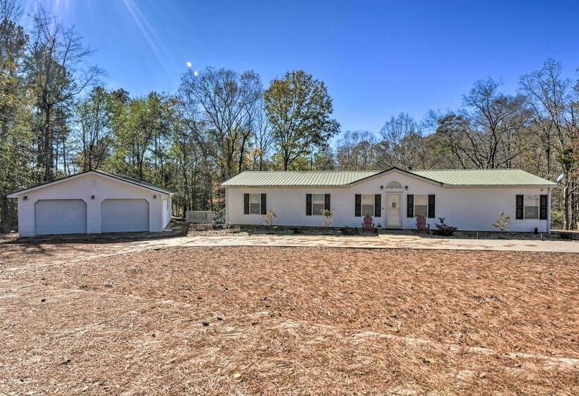 Lovely Lake Hartwell Retreat With Dock & Grill!