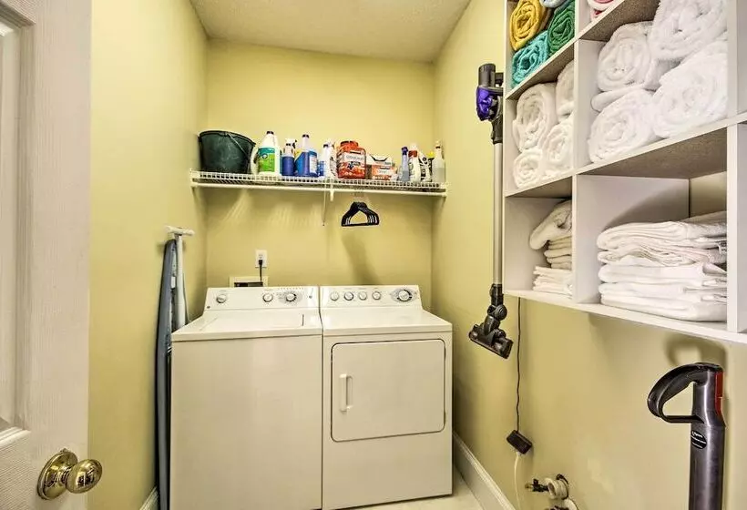 Luxe Lake House W/ Pool & Dock On Deep Water Cove!