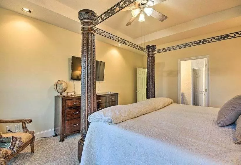 Luxe Lake House W/ Pool & Dock On Deep Water Cove!