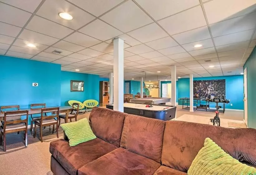 Luxe Lake House W/ Pool & Dock On Deep Water Cove!