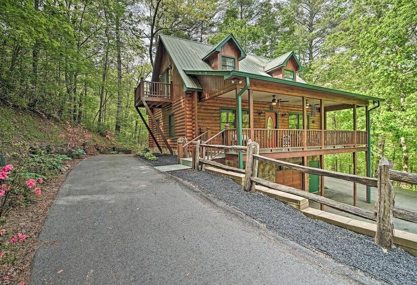 Luxury Clayton Cabin W/ Expansive Deck & Grill!
