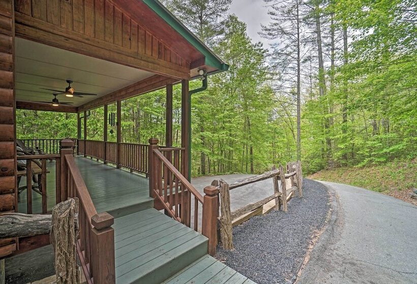 Luxury Clayton Cabin W/ Expansive Deck & Grill!