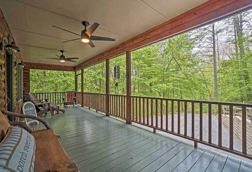 Luxury Clayton Cabin W/ Expansive Deck & Grill!