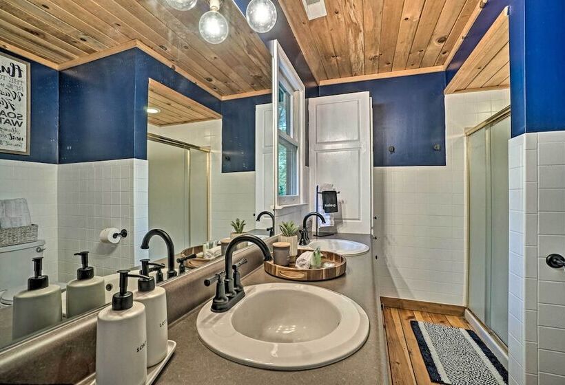 Luxury Clayton Cabin W/ Expansive Deck & Grill!