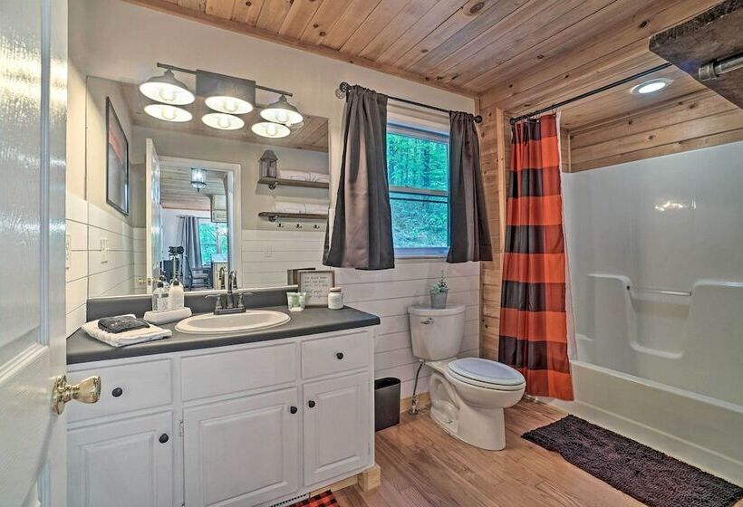 Luxury Clayton Cabin W/ Expansive Deck & Grill!