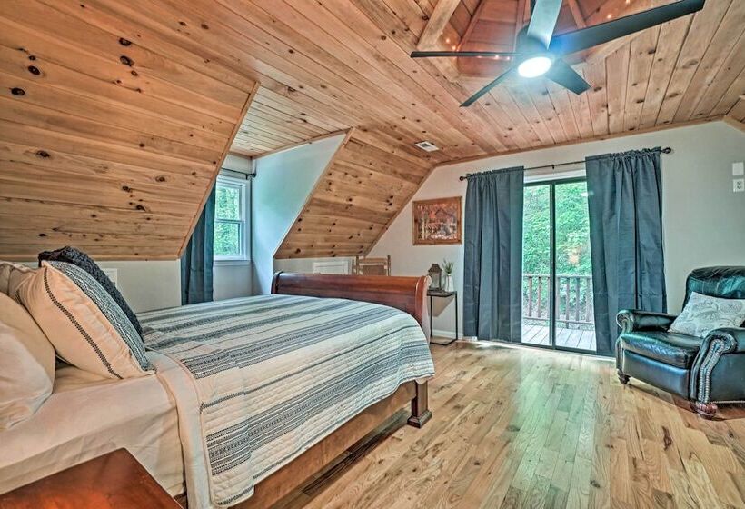 Luxury Clayton Cabin W/ Expansive Deck & Grill!