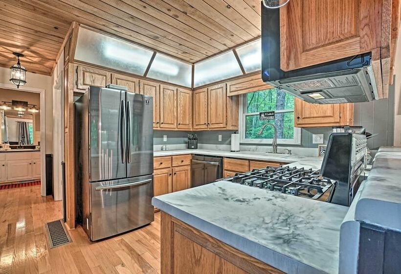 Luxury Clayton Cabin W/ Expansive Deck & Grill!